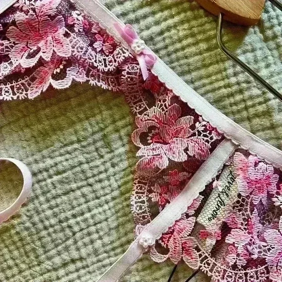 For Love & Lemons Pearl Embellished Garter Stocking Belt in Pink Lace XXS NWT - Picture 3 of 8